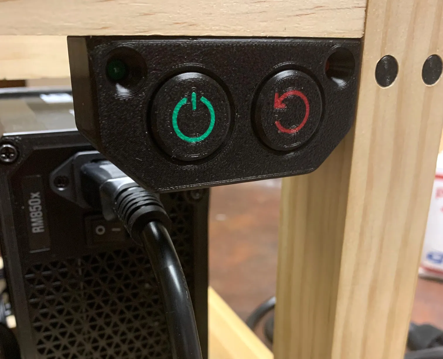 Vỏ công tắc nguồn cho máy tính dùng trong khai thác tiền mã hóa