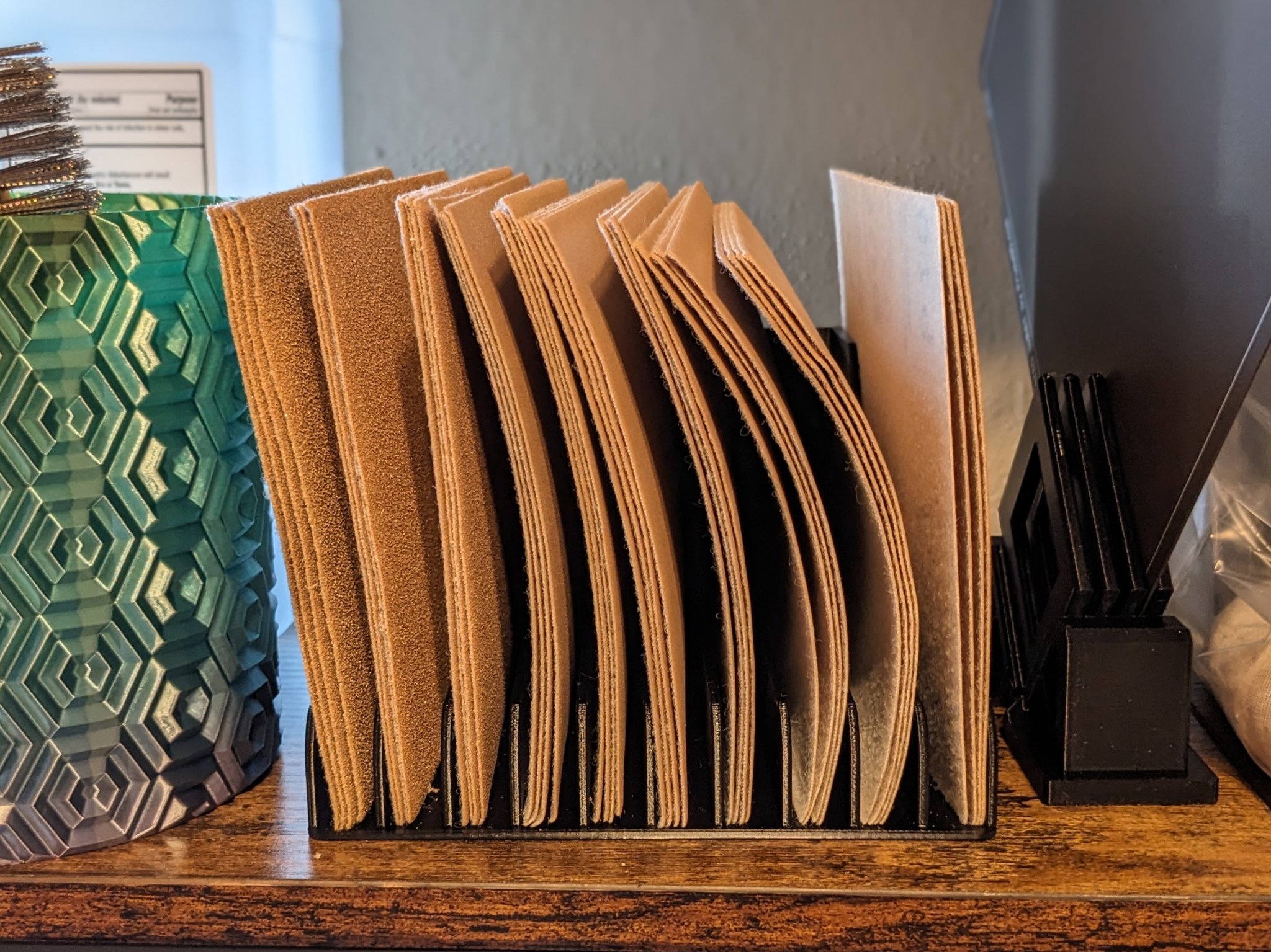 Khay tổ chức giấy nhám với 10 ngăn chứa