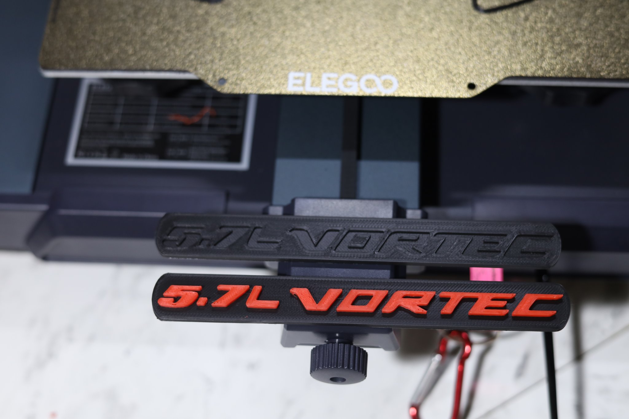 Biểu tượng Vortec 5.7 cho xe Chevrolet