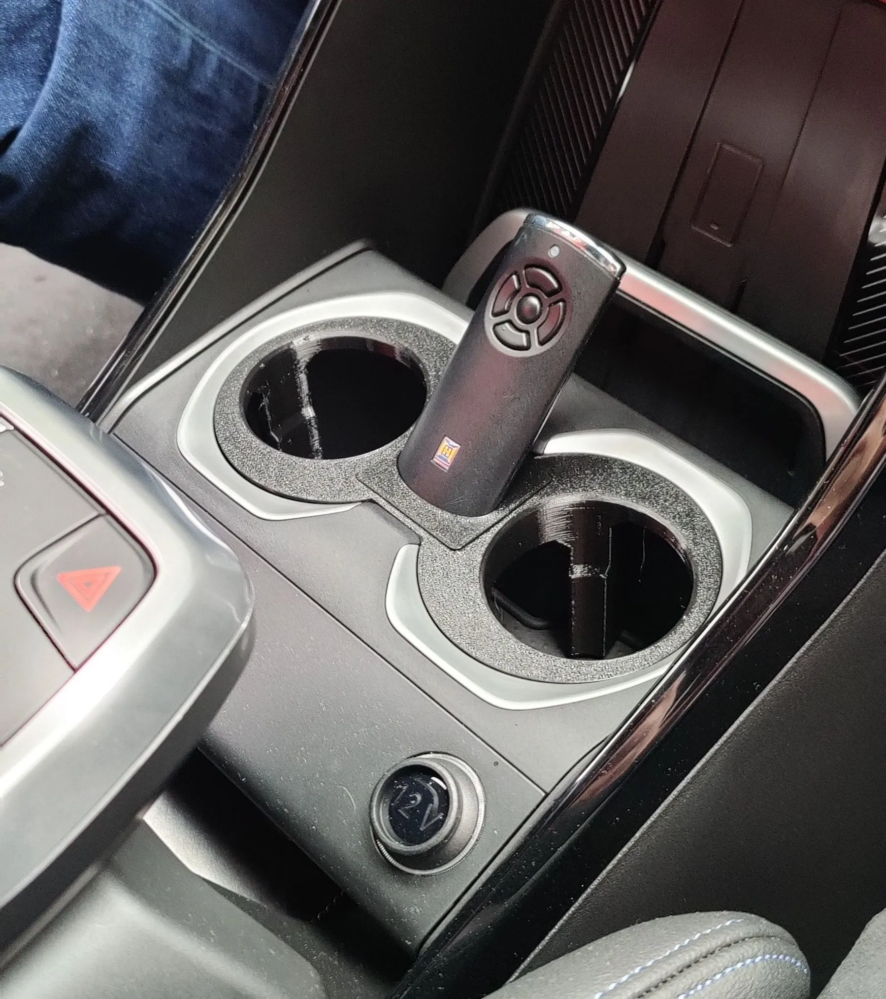 Giá đỡ cốc cho BMW iX1 không cần ốc vít hay keo dán