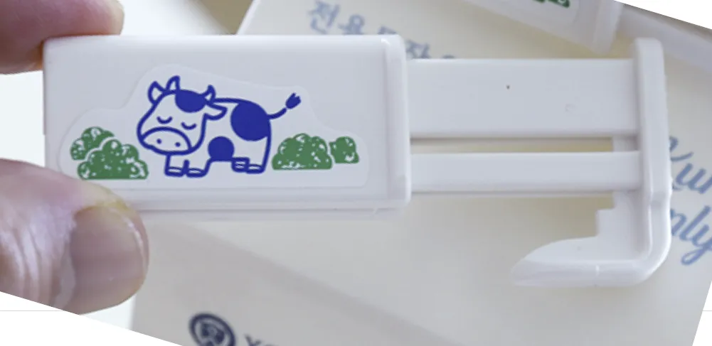Kẹp giữ nắp hộp sữa an toàn và chắc chắn