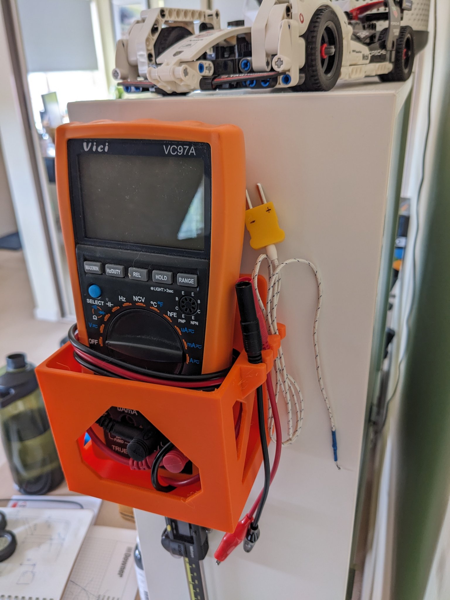 Giá đỡ đồng hồ vạn năng gắn tường kèm dây cáp