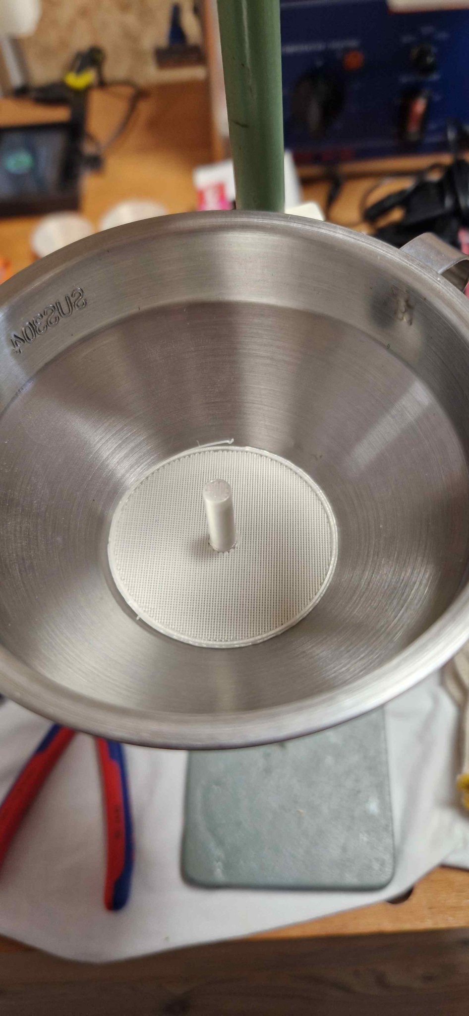 Bộ lọc nhựa cho phễu inox của tôi