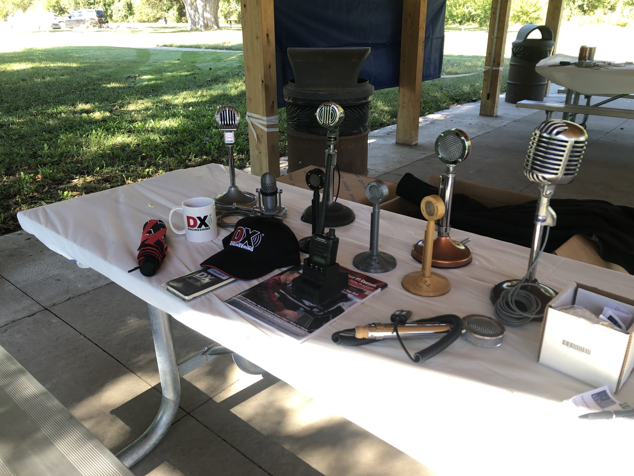 Microphone Astatic D_104 với thiết kế độc đáo