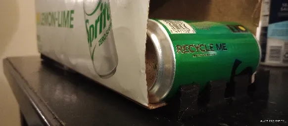 Khay đựng lon nước giải khát trong tủ lạnh