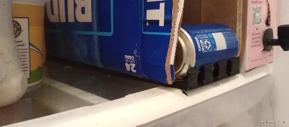 Khay đựng lon nước giải khát trong tủ lạnh