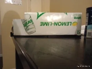 Khay đựng lon nước giải khát trong tủ lạnh