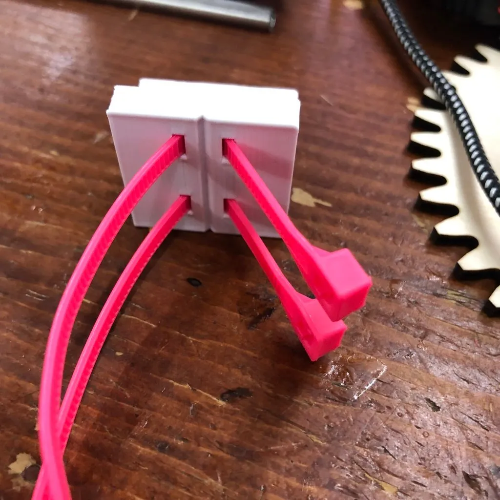 Giá đỡ lắp đặt với kênh Zip tie mù