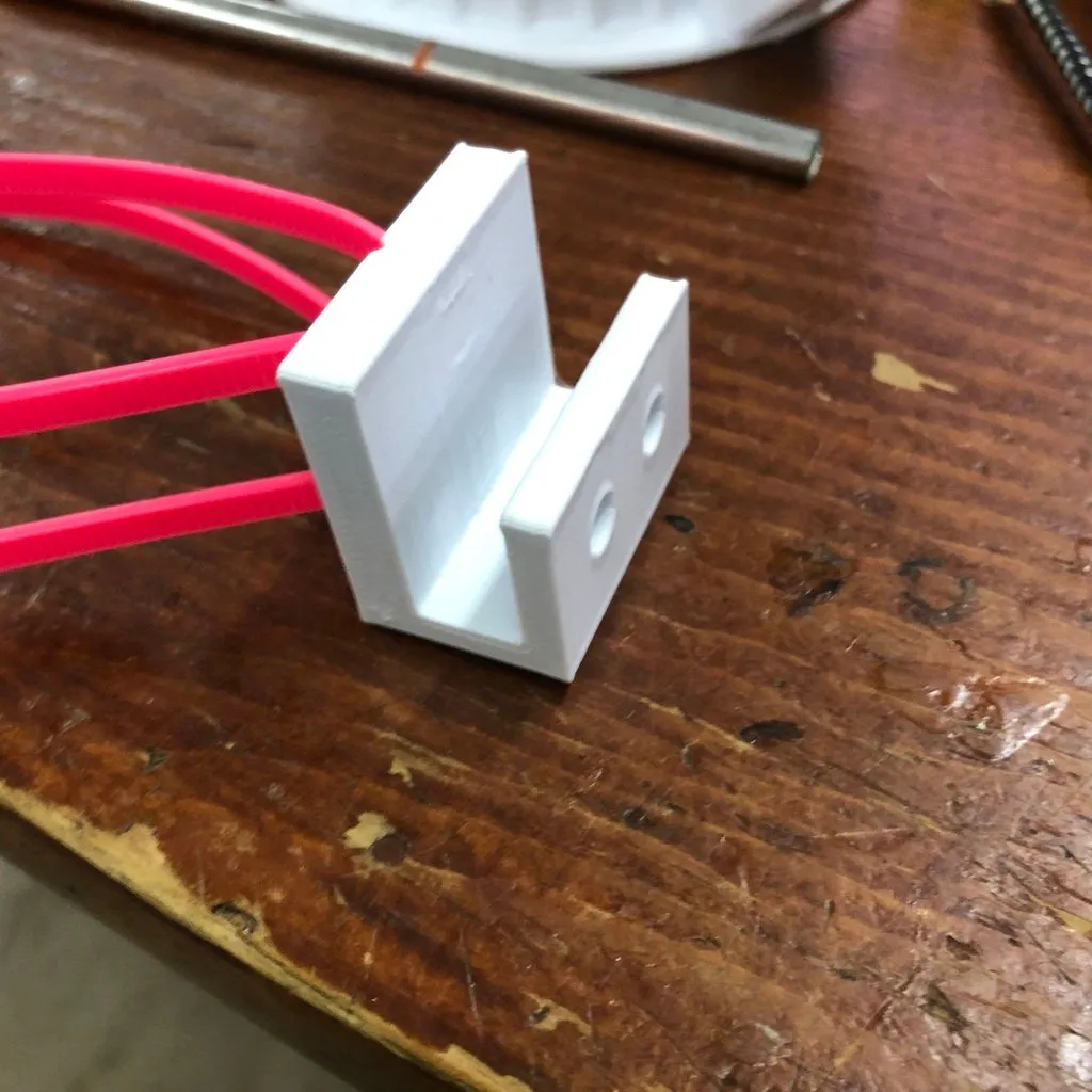 Giá đỡ lắp đặt với kênh Zip tie mù