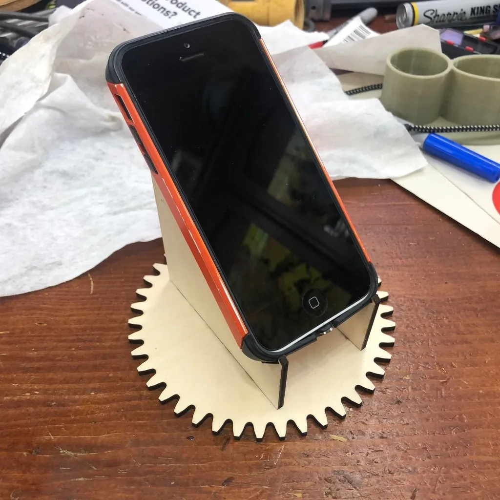 Giá đỡ điện thoại cắt laser từ plywood 3 mm