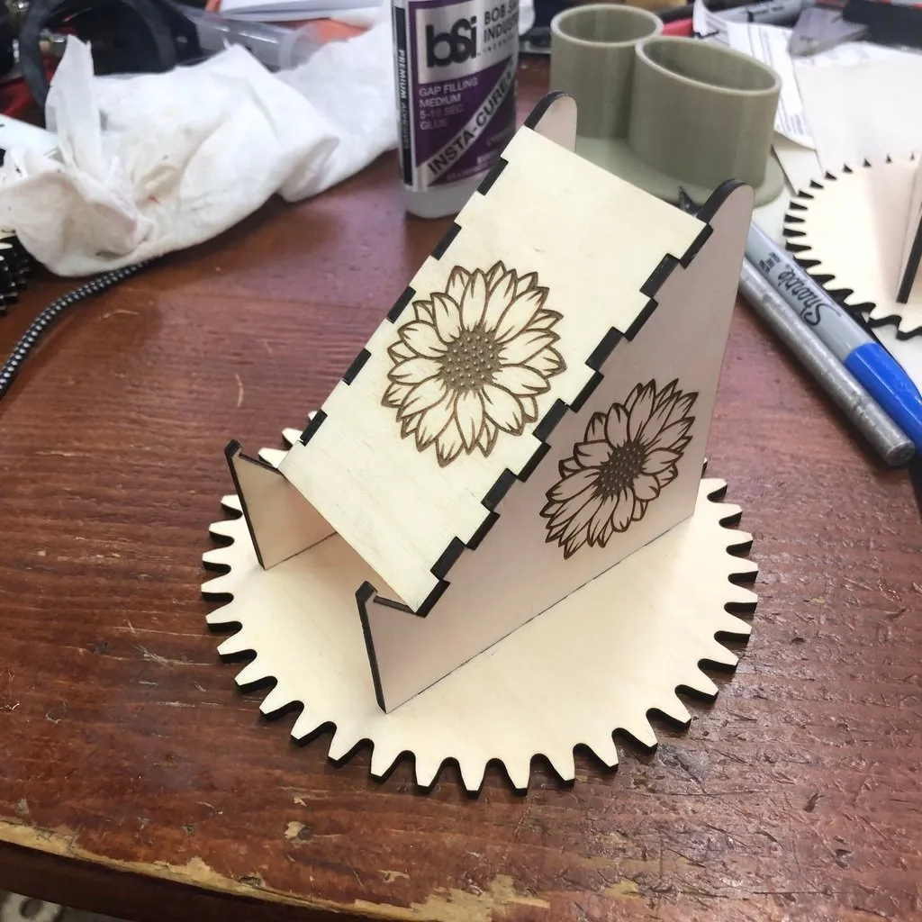 Giá đỡ điện thoại cắt laser từ plywood 3 mm