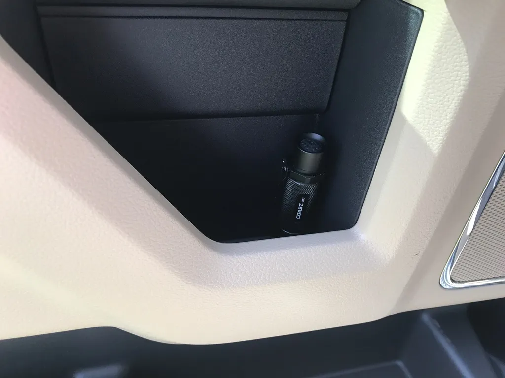 Giá đỡ đèn pin cho đèn LED Coast HP1