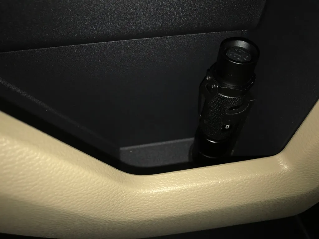 Giá đỡ đèn pin cho đèn LED Coast HP1