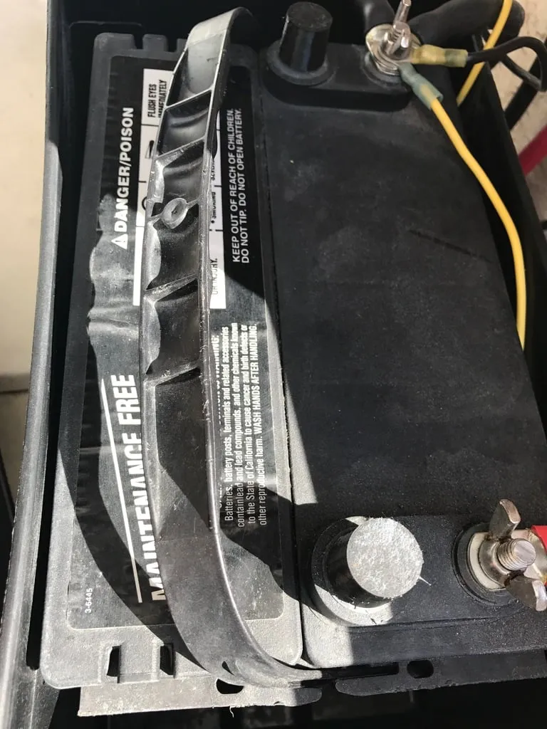 Nắp bảo vệ cực bình ắc quy cho xe hơi và tàu biển