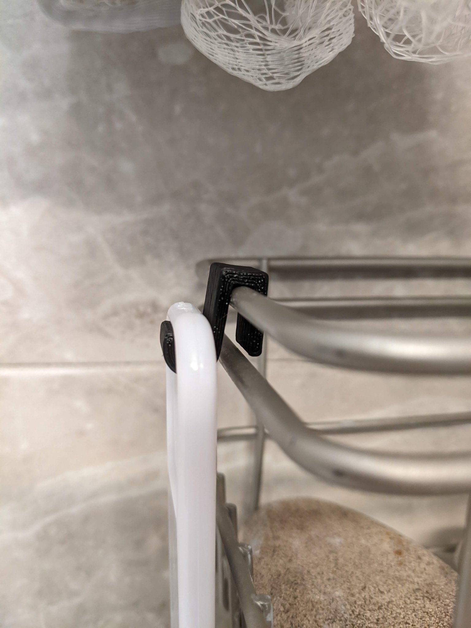 Móc J cho thanh tròn với thiết kế cắt nhỏ