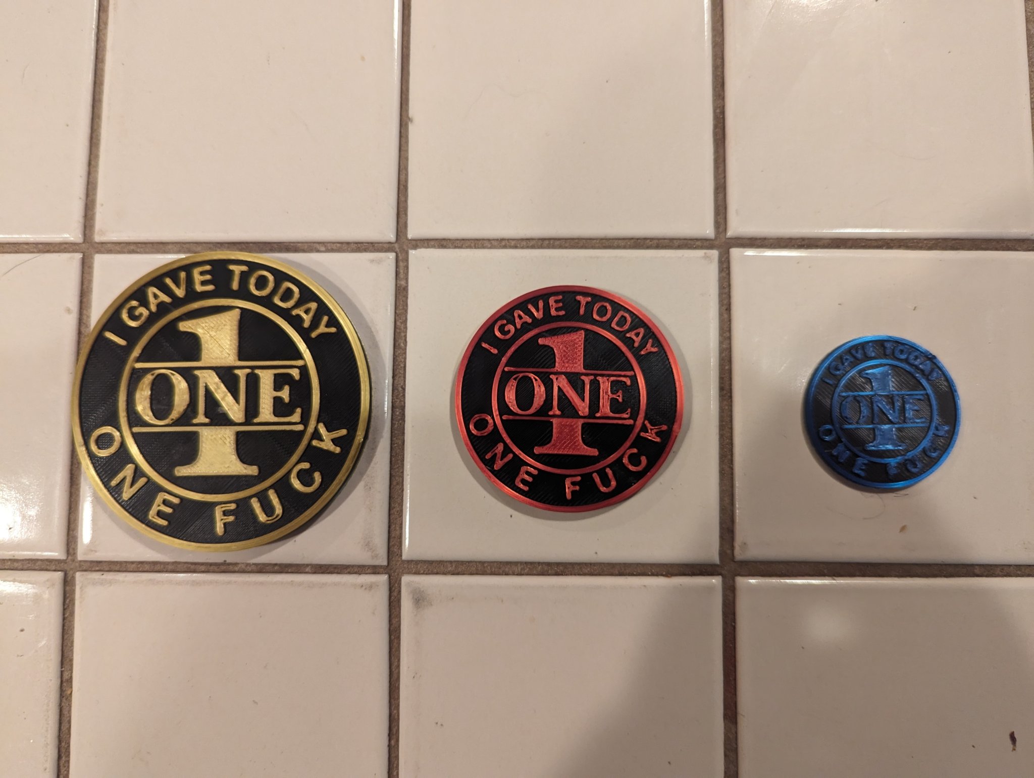 Đồng xu F**K to Give với chi tiết lớp trên/dưới