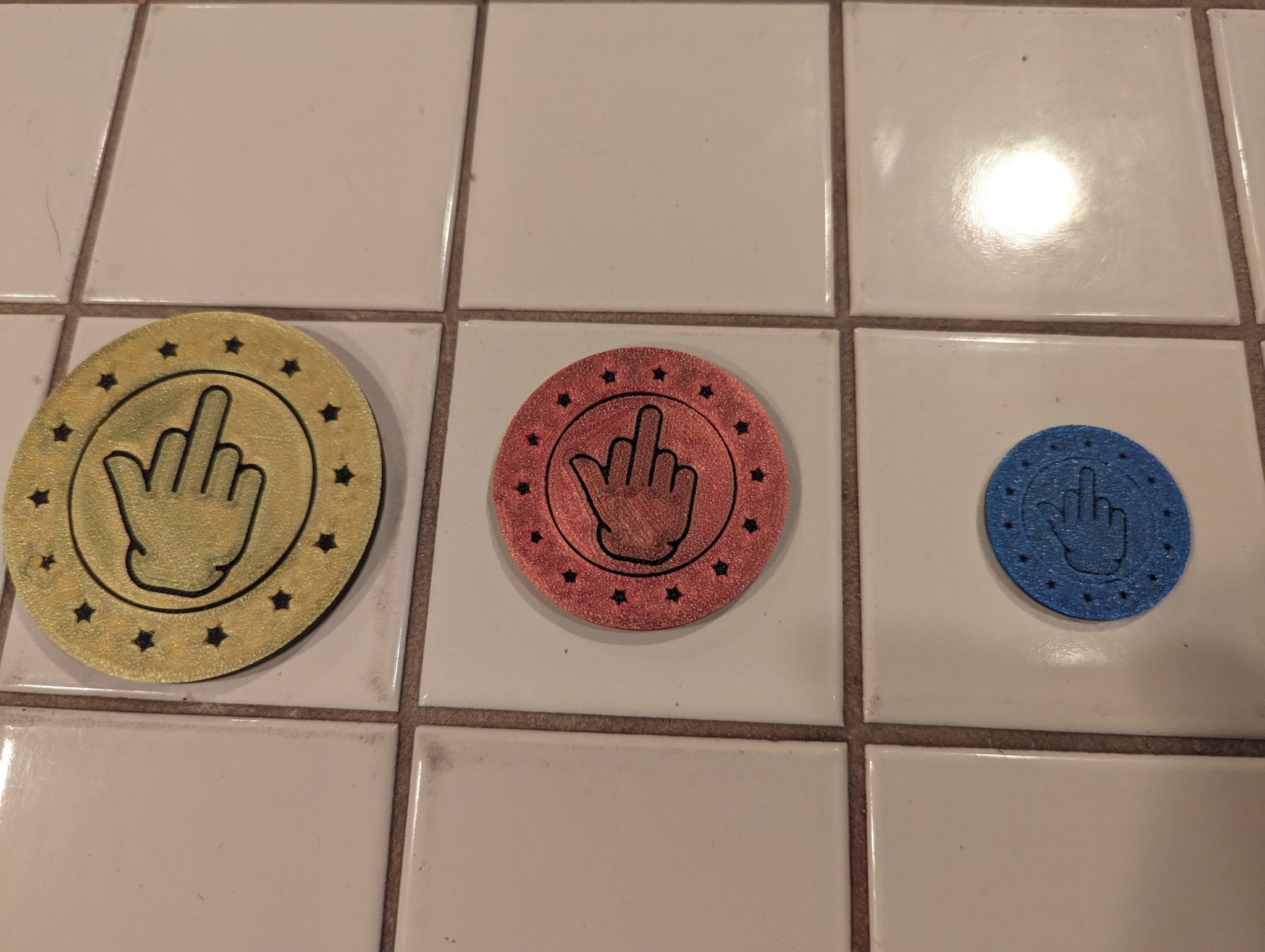 Đồng xu F**K to Give với chi tiết lớp trên/dưới