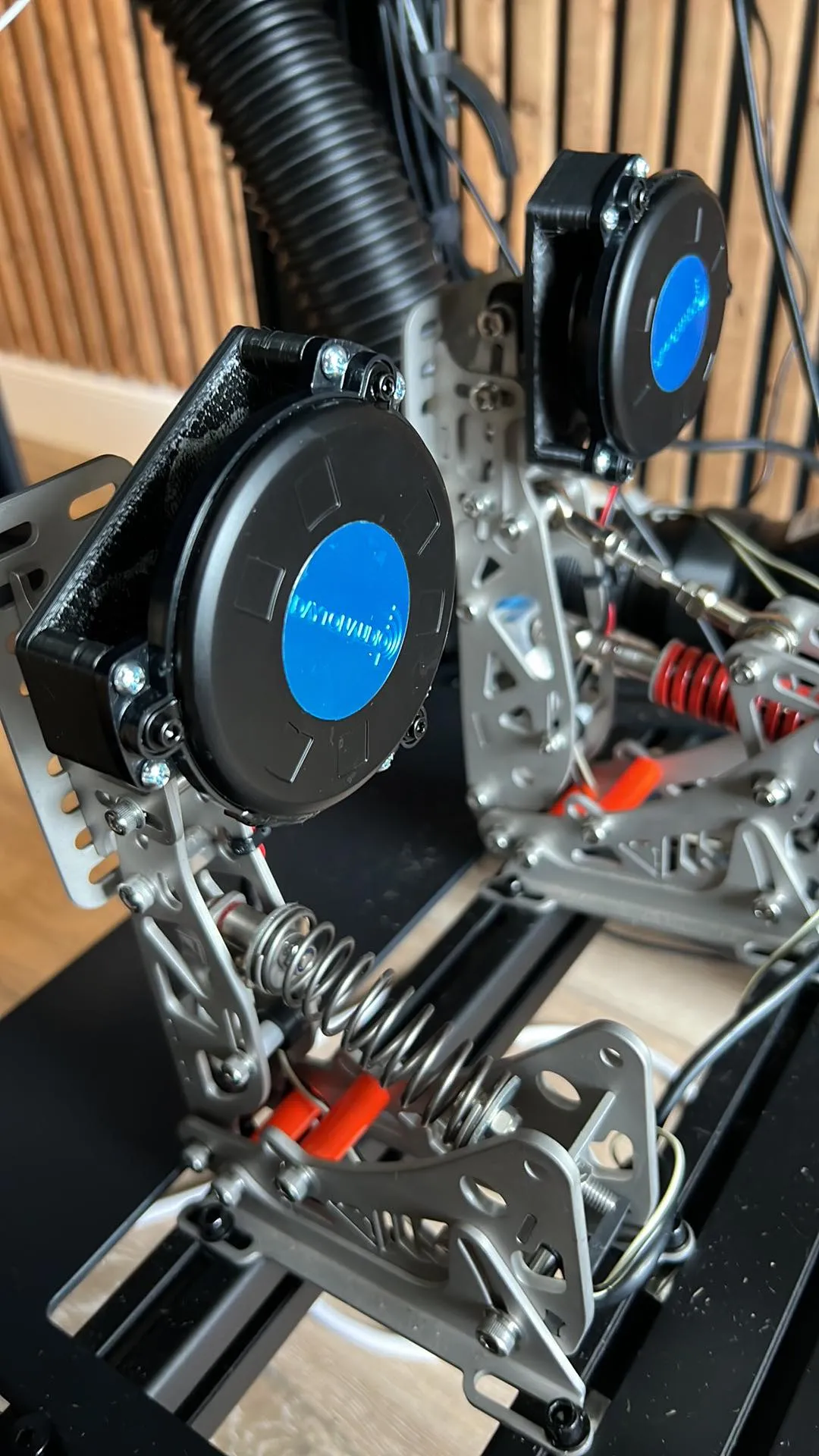 Giá đỡ bàn đạp VRS và Heusinkveld cho transducer TT25