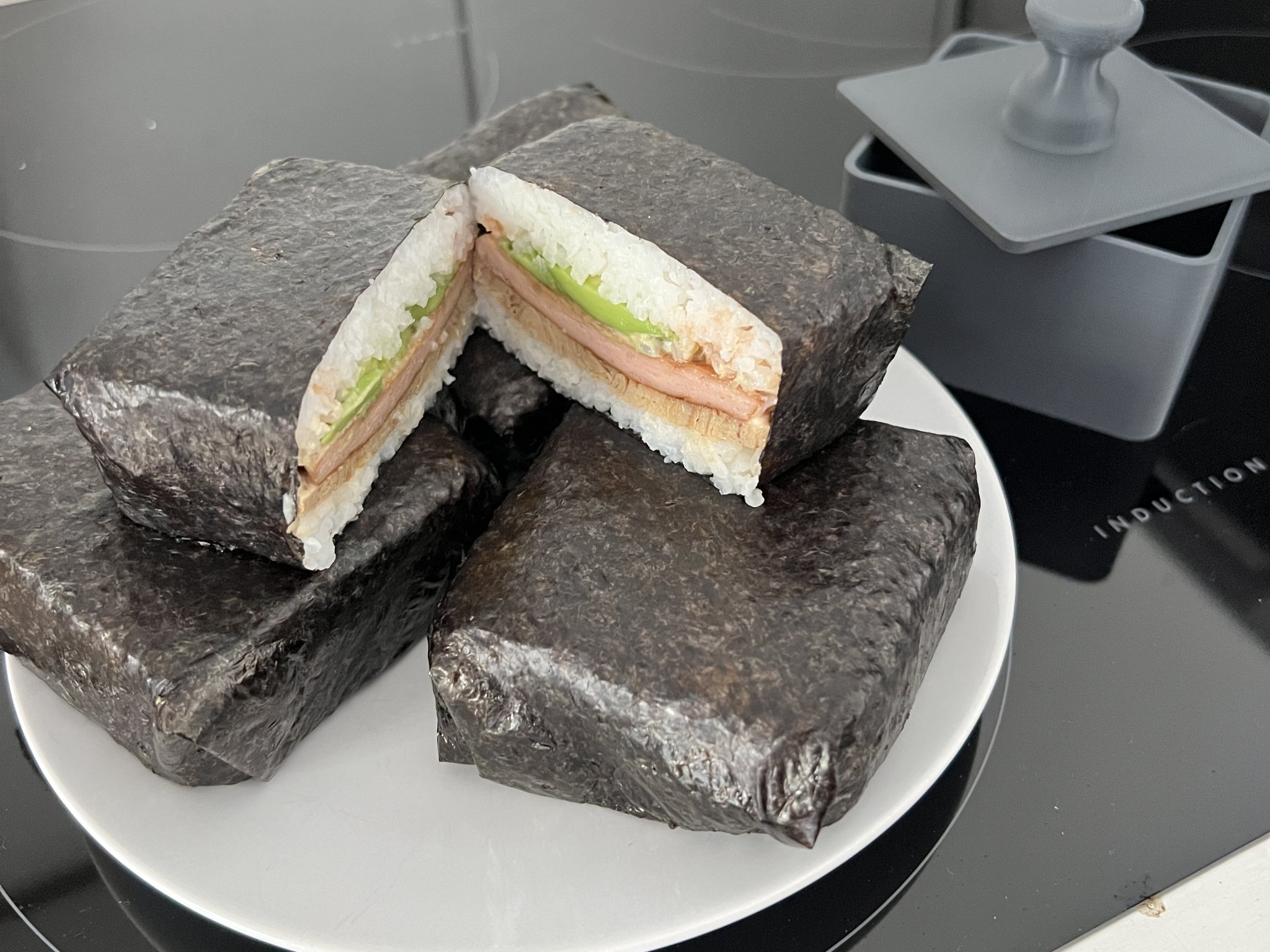 Máy ép Onigirazu tiện lợi cho bữa ăn Nhật