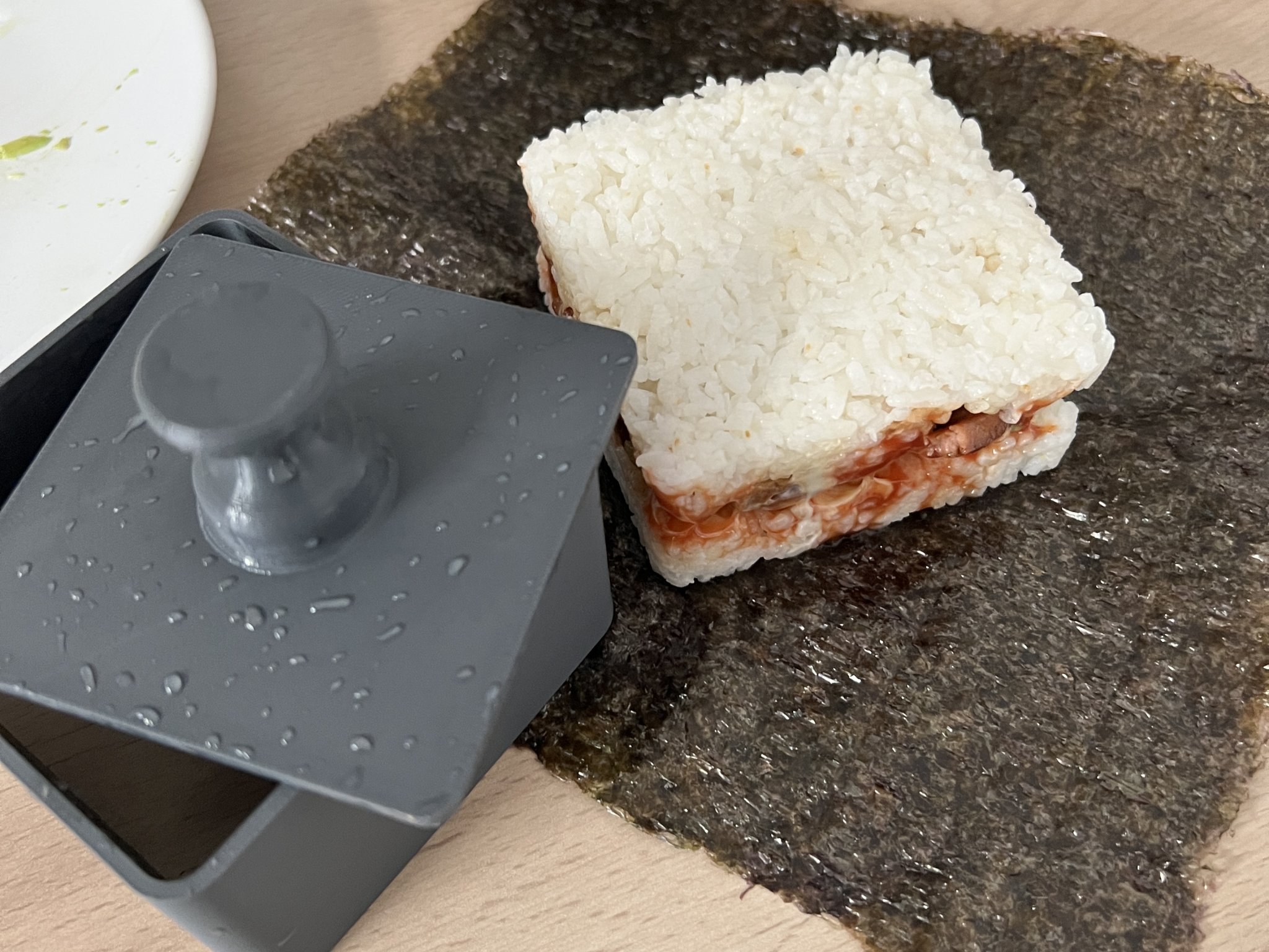 Máy ép Onigirazu tiện lợi cho bữa ăn Nhật