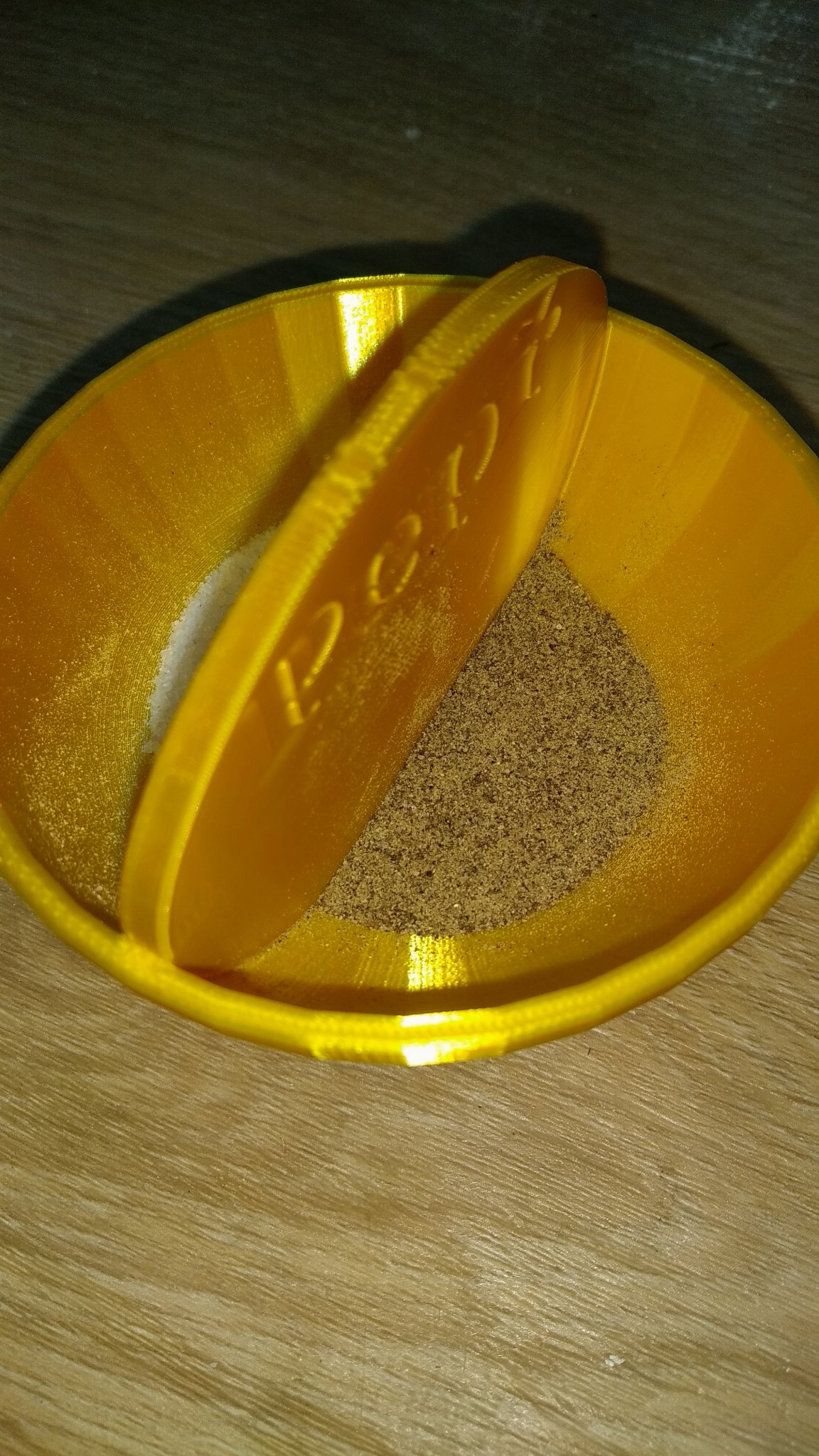 Giá đỡ muối và tiêu kiểu cổ điển từ ký ức tuổi thơ