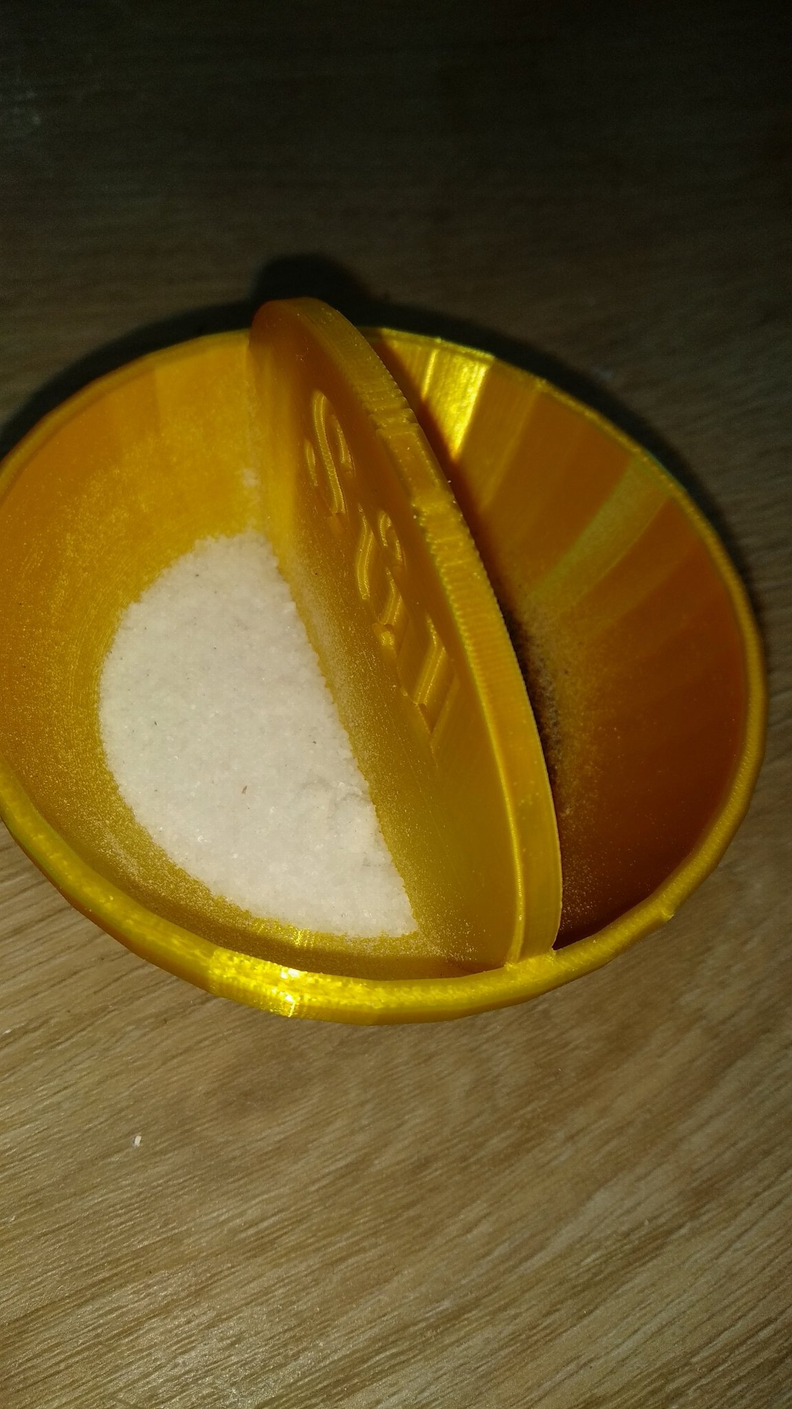 Giá đỡ muối và tiêu kiểu cổ điển từ ký ức tuổi thơ