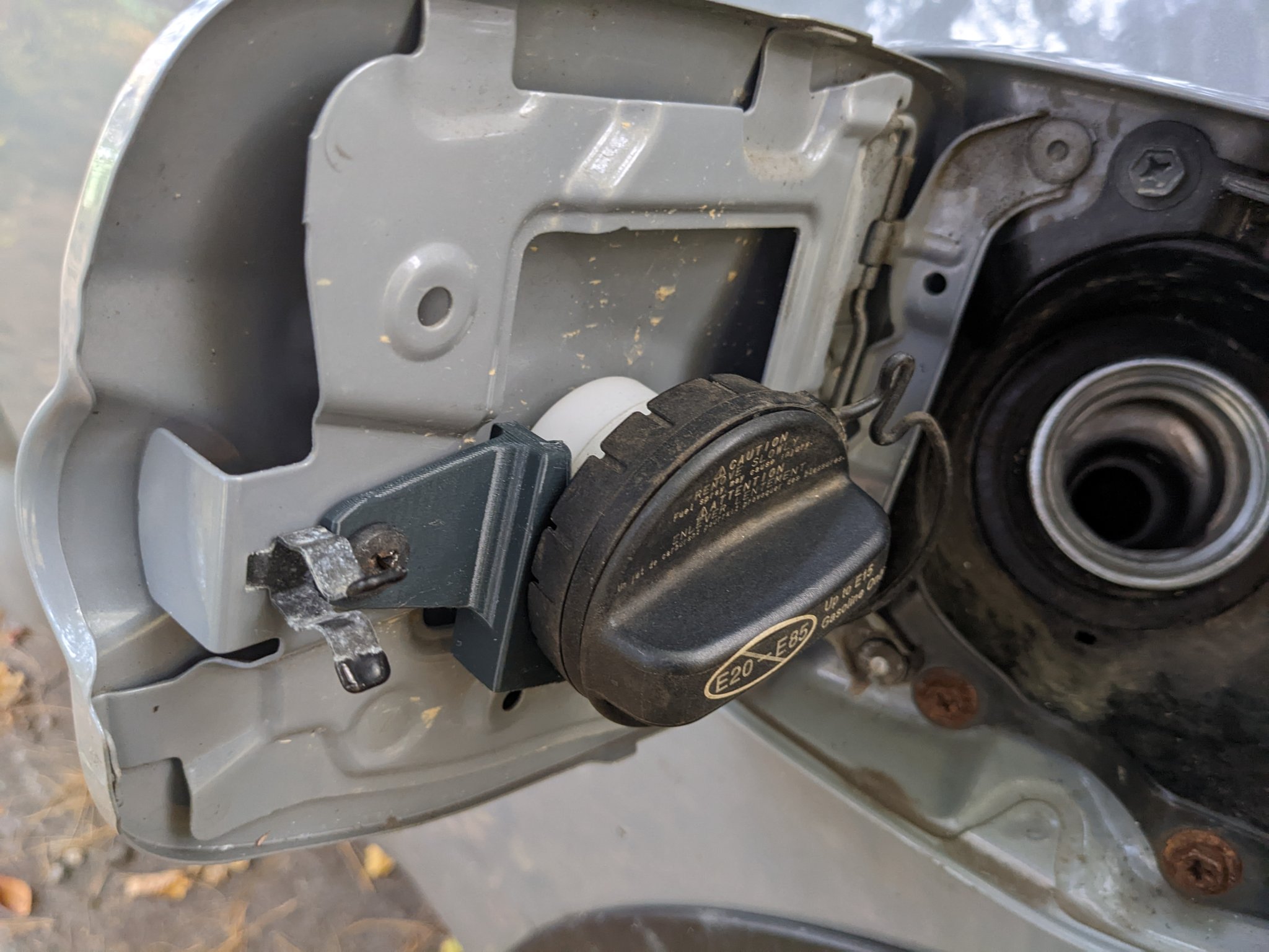 Giá đỡ nắp xăng cho Toyota Tacoma thế hệ 3