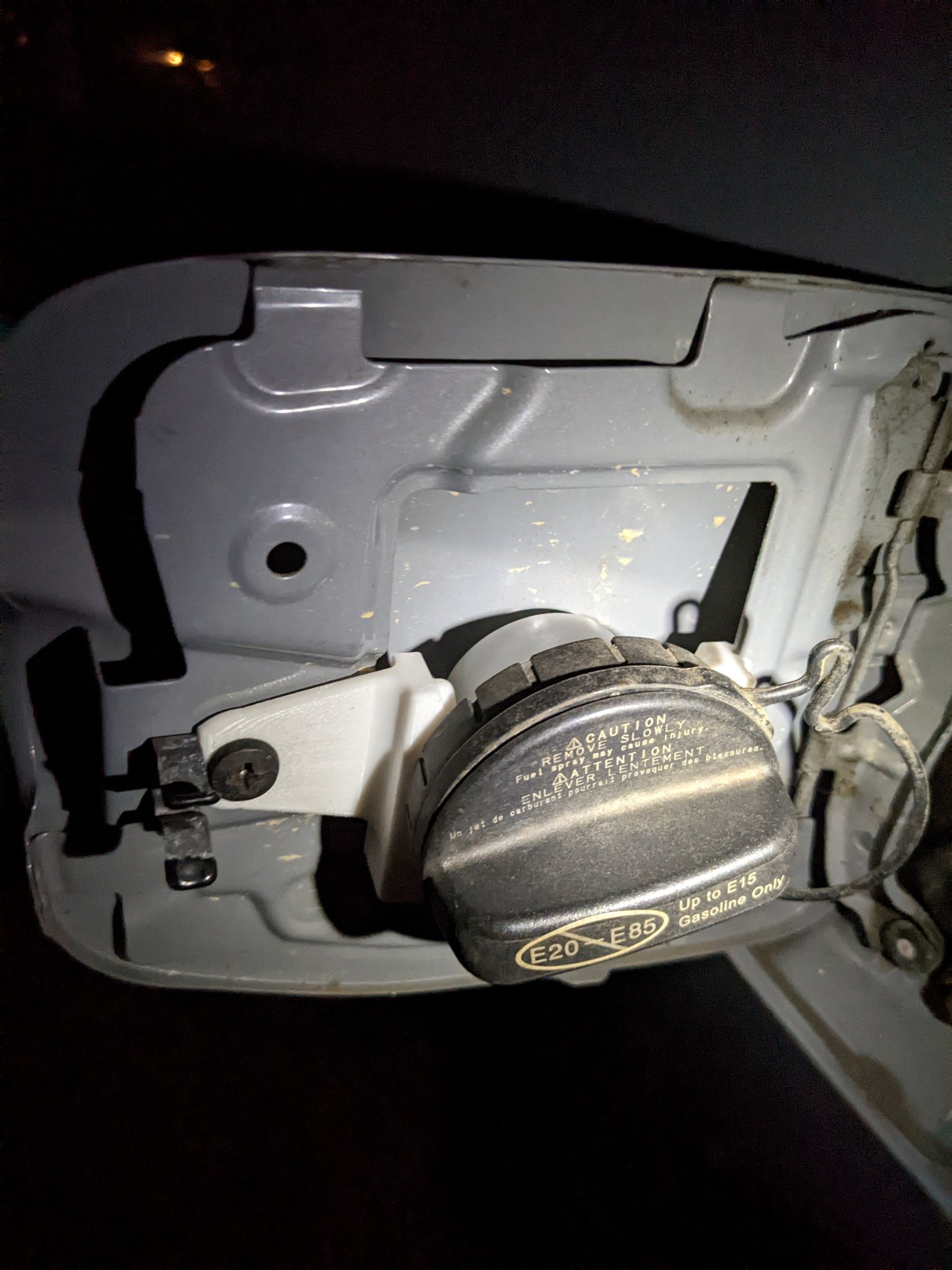 Giá đỡ nắp xăng cho Toyota Tacoma thế hệ 3