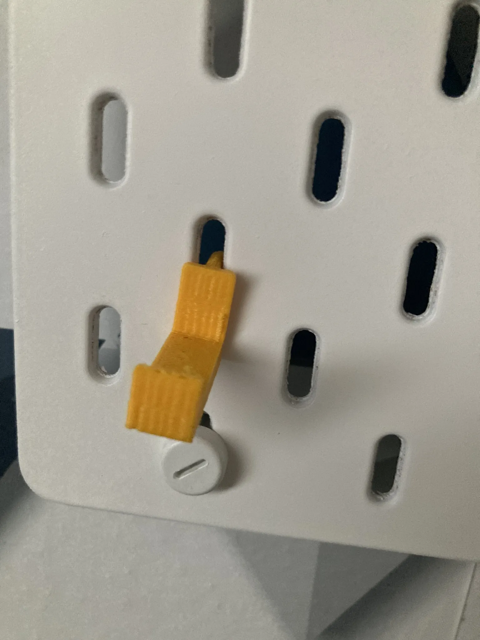 Giá đỡ cuộn dây cáp cho hệ thống Skadis của Ikea