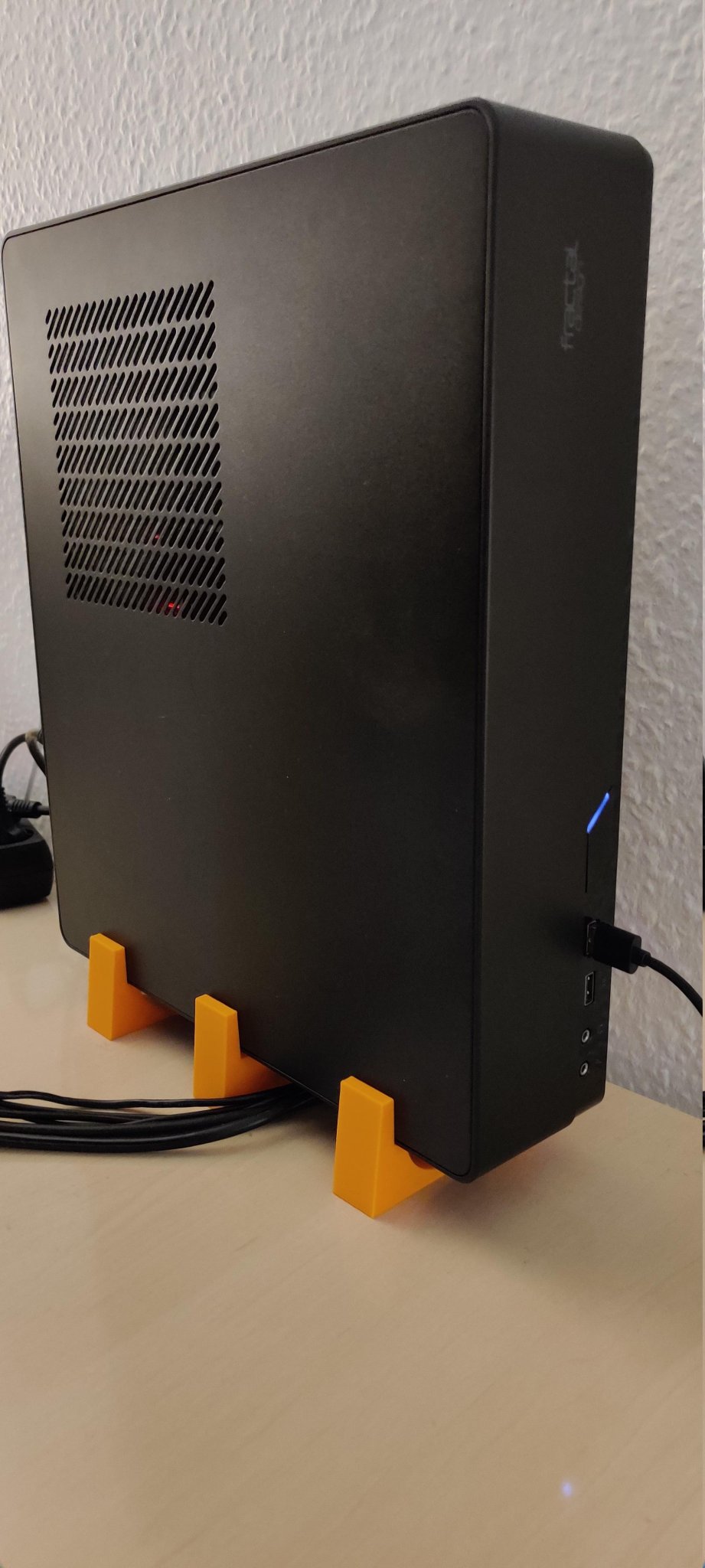 Giá đỡ đứng cho thùng máy Fractal Design Node 202