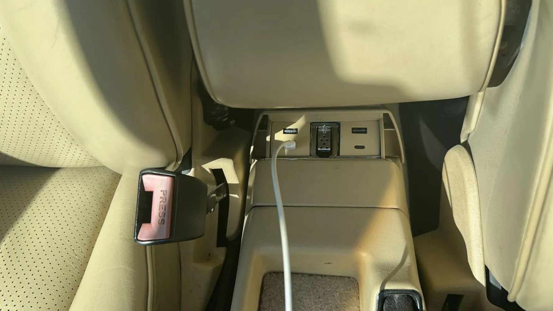 Sạc nhanh cho gạt tàn W201