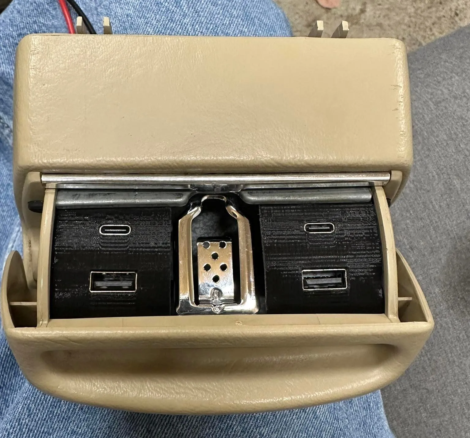 Sạc nhanh cho gạt tàn W201