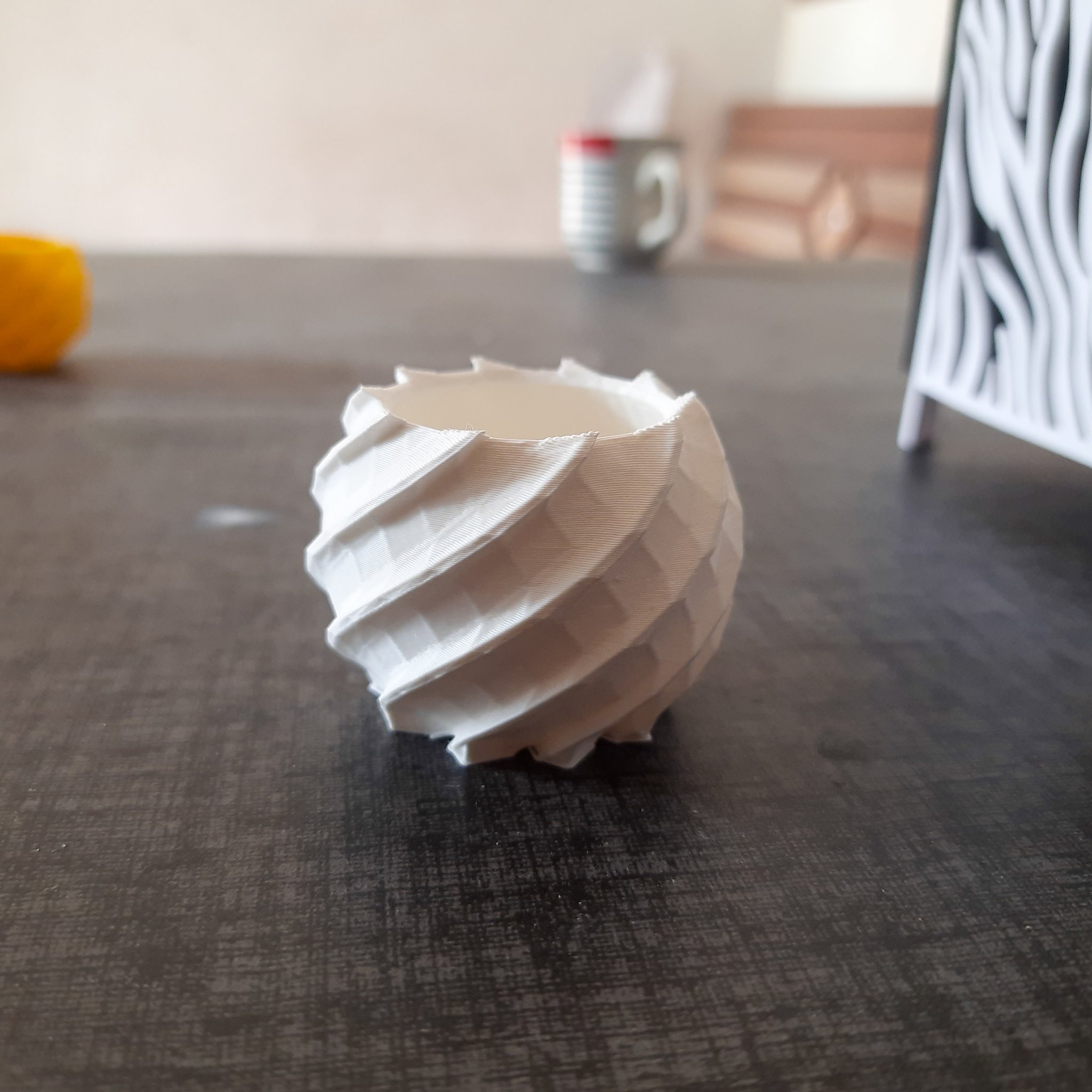 Chậu cây nhỏ hình cầu trang trí nội thất