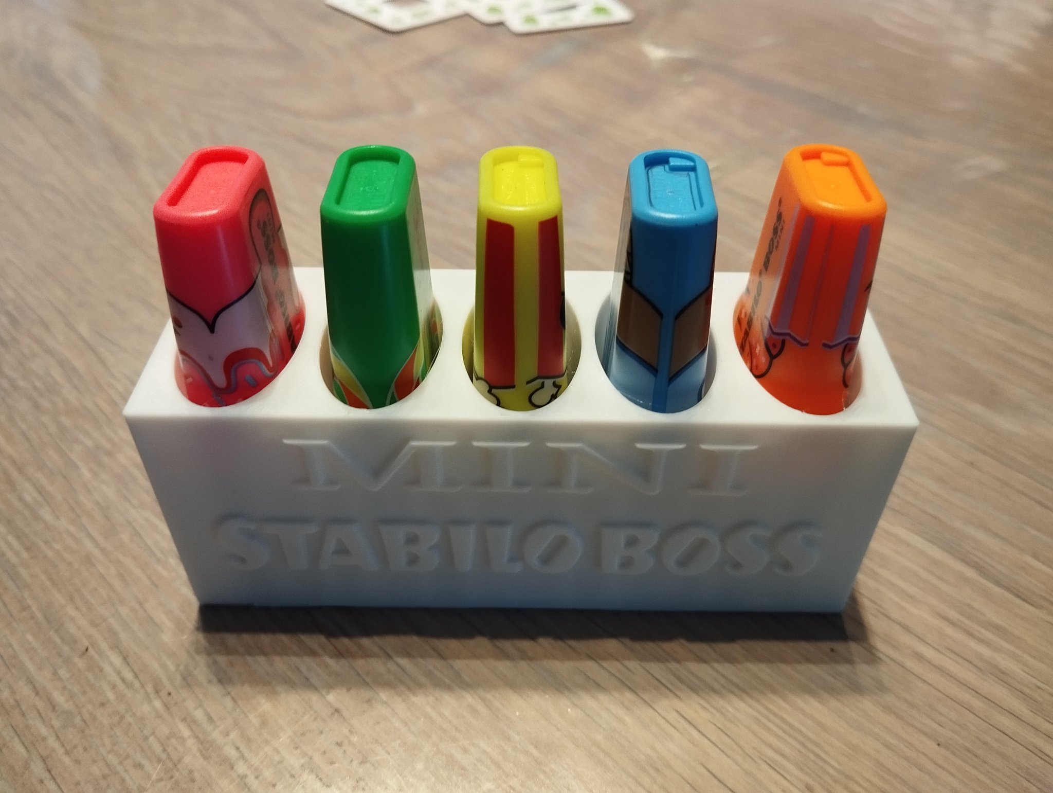 Giá đựng bút đánh dấu mini tiện lợi cho bàn làm việc