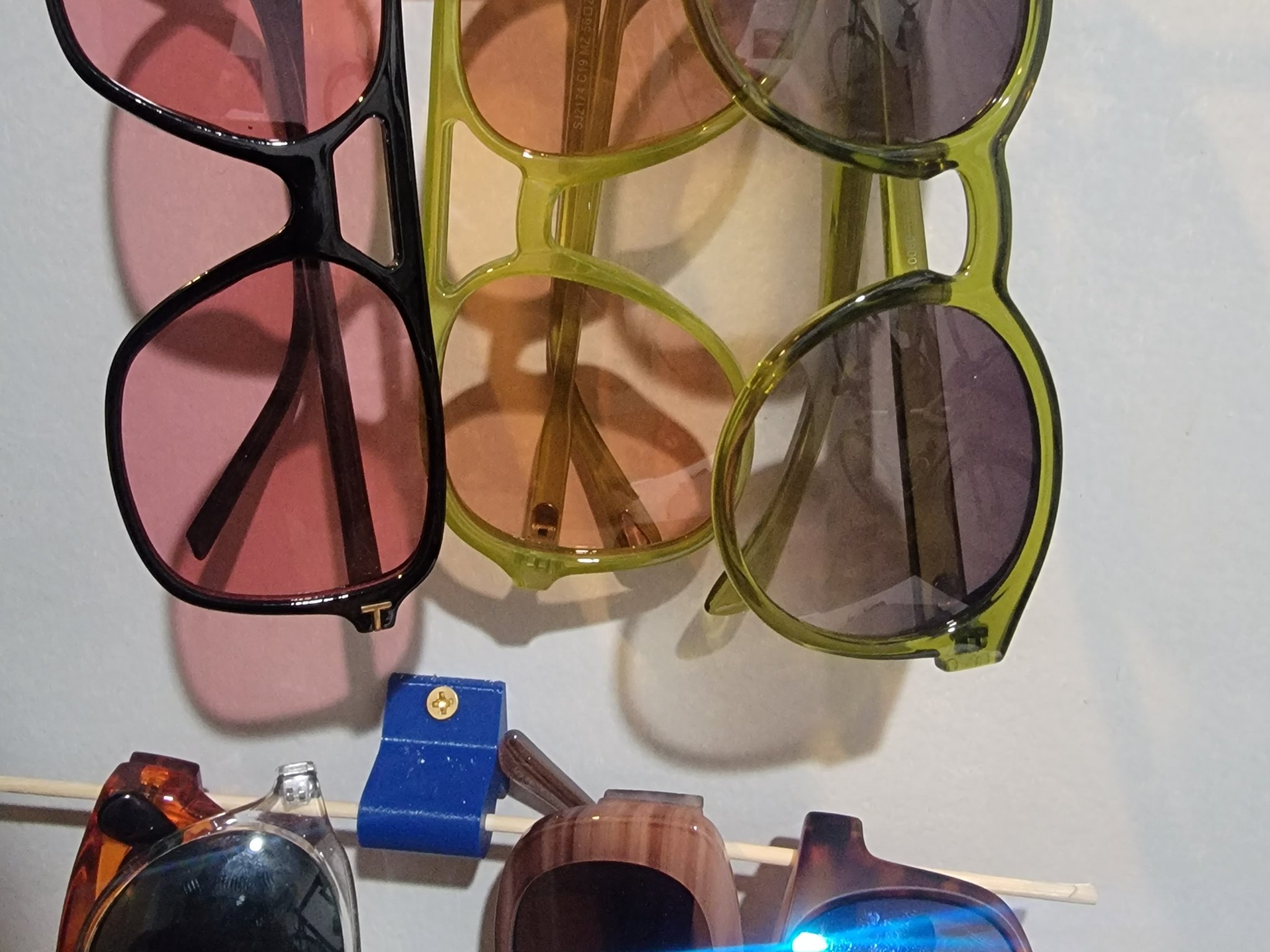 Giá treo kính mát bằng tre cho tường