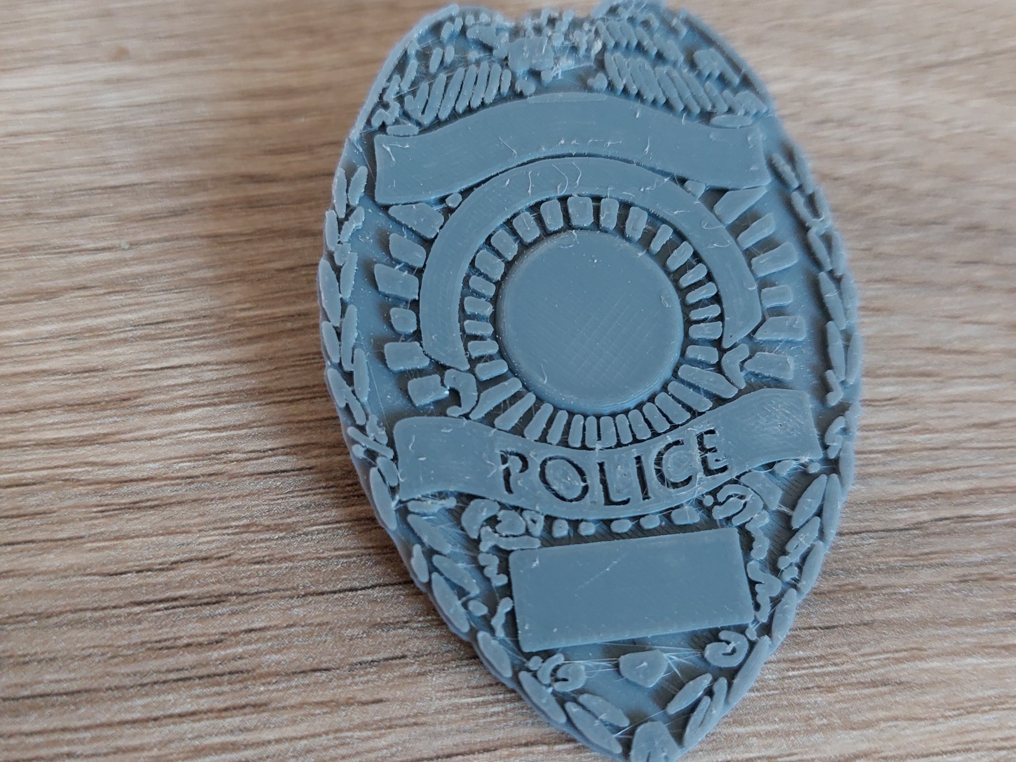 Huy hiệu cảnh sát có kẹp và kẹp lớn hơn