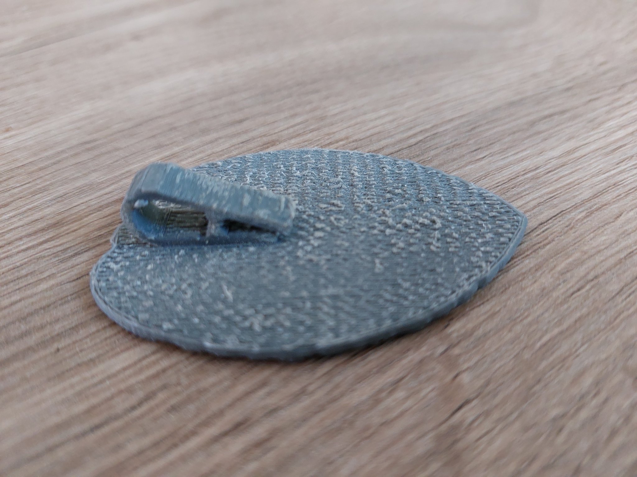 Huy hiệu cảnh sát có kẹp và kẹp lớn hơn