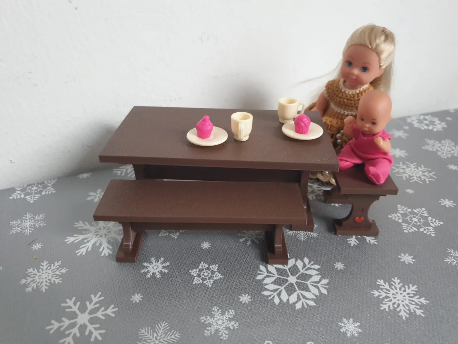 Ghế mini cho búp bê Evi kèm bàn và ghế