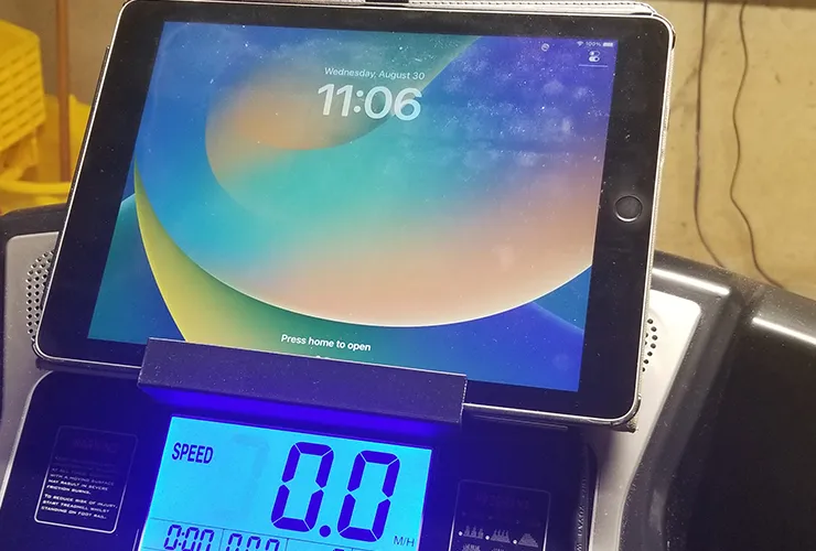 Giá đỡ máy tính bảng cho máy chạy bộ gập FYC JK8801F