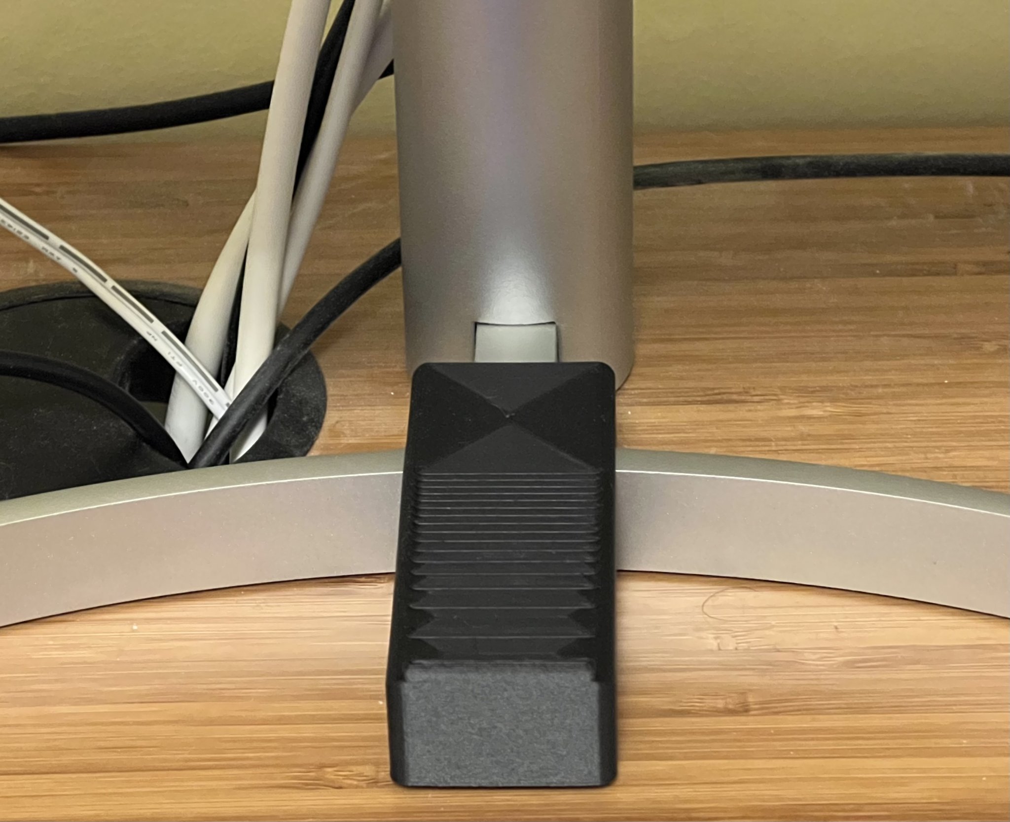 Giá đỡ bàn phím thiết kế cho màn hình LG