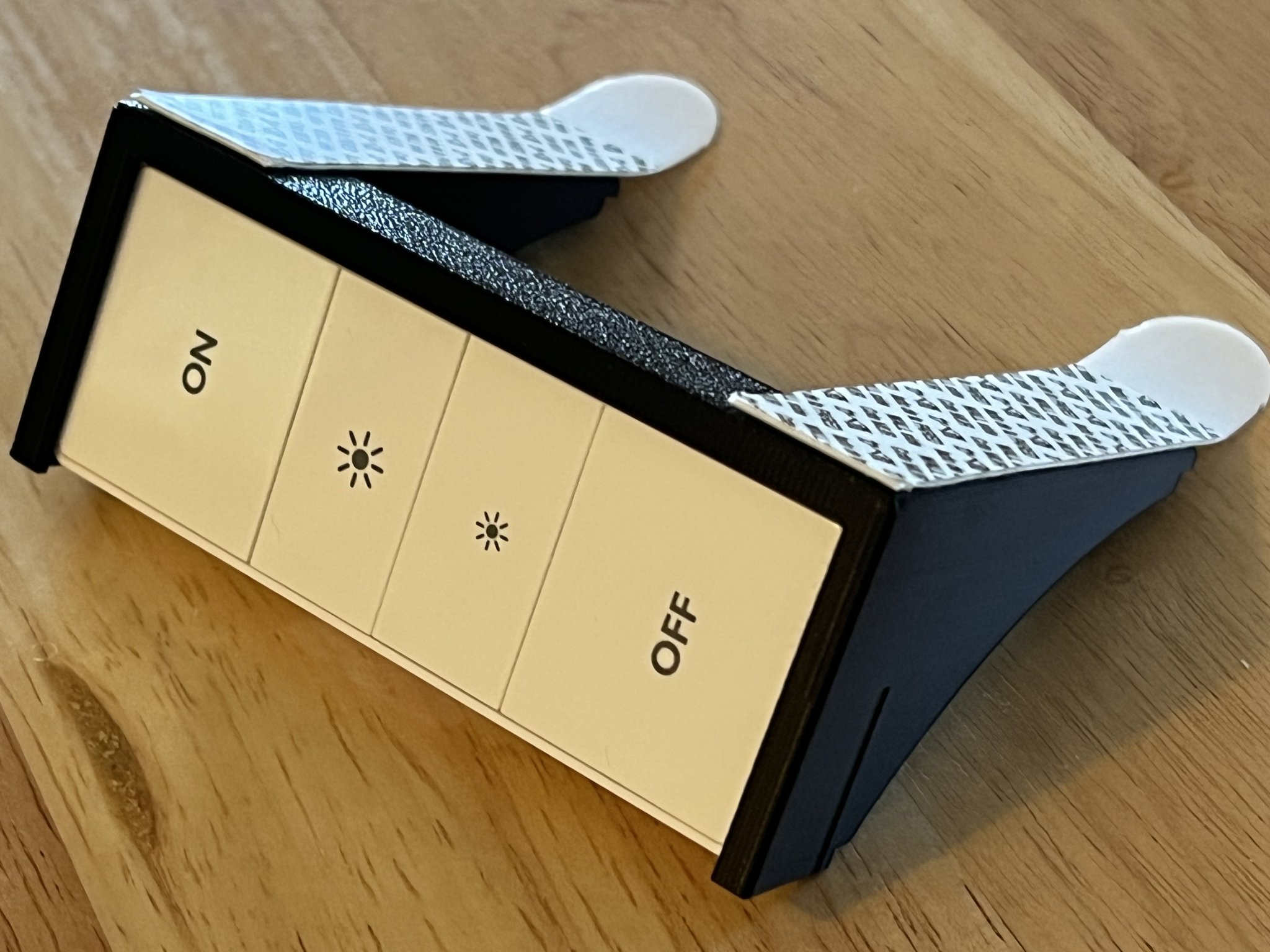 Giá đỡ công tắc dimmer Philips Hue v1 gắn dưới bàn