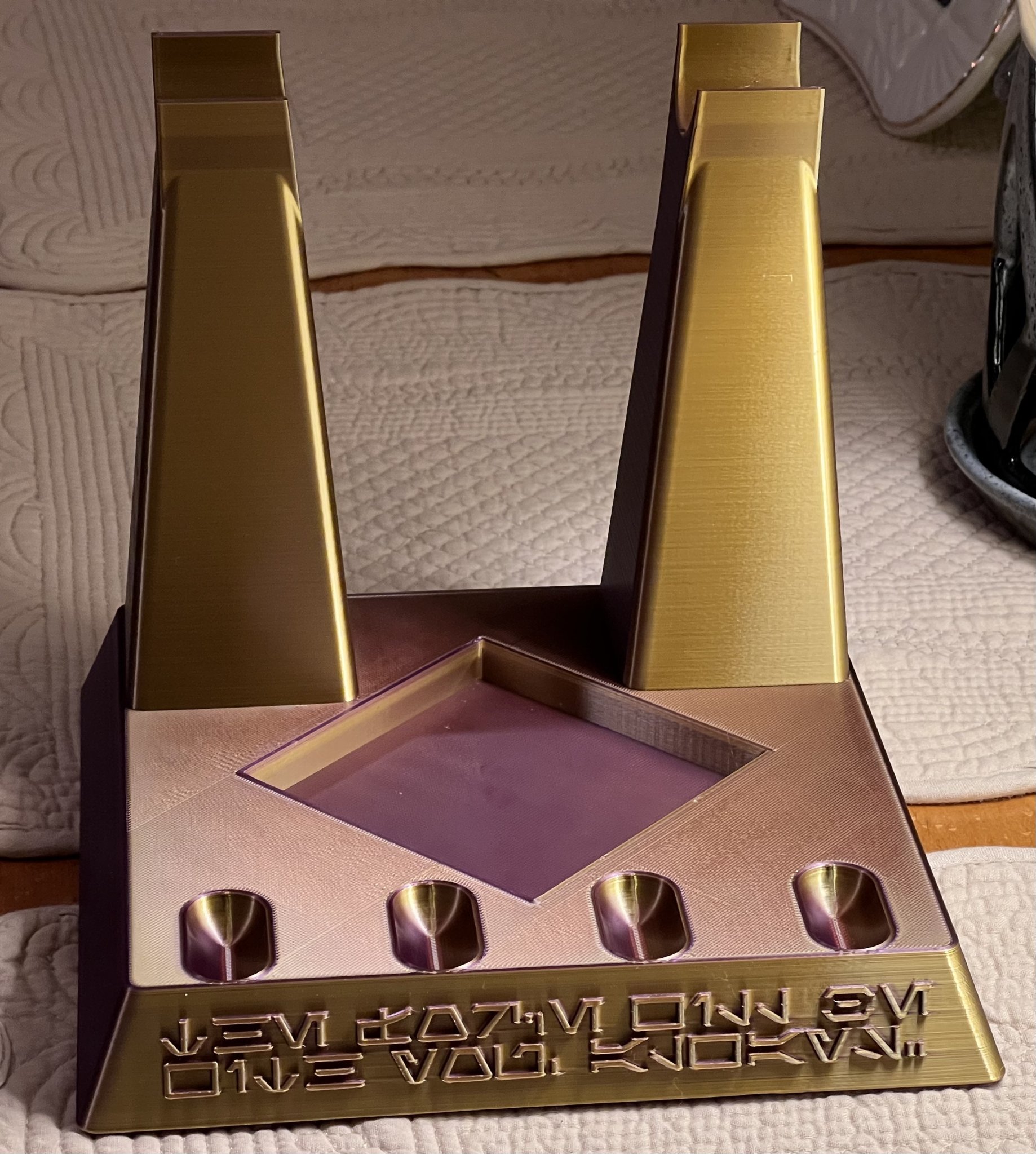 Giá đỡ Holocron Jedi từ Galaxy's Edge của Disney