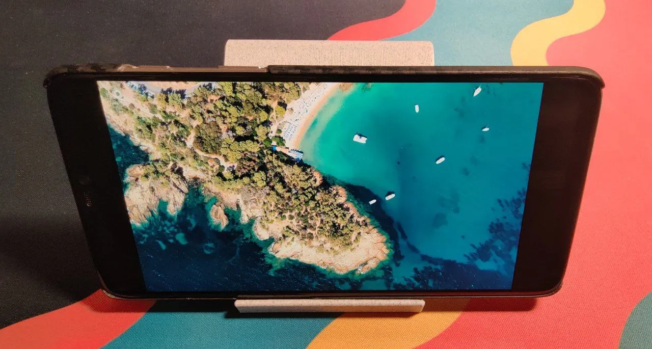 Giá đỡ điện thoại du lịch và máy bay gập gọn