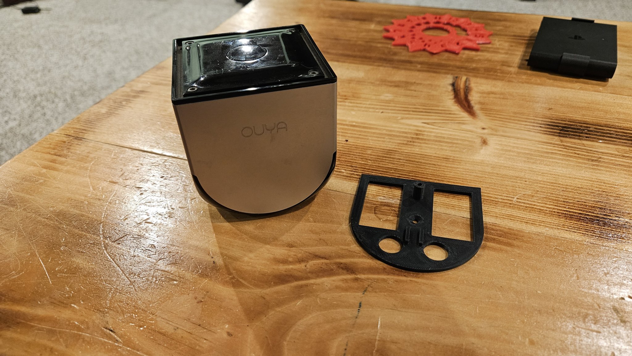 Giá treo tường OUYA cho hệ thống game cổ điển