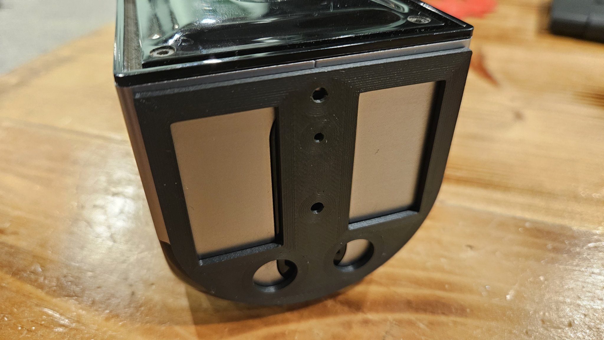 Giá treo tường OUYA cho hệ thống game cổ điển