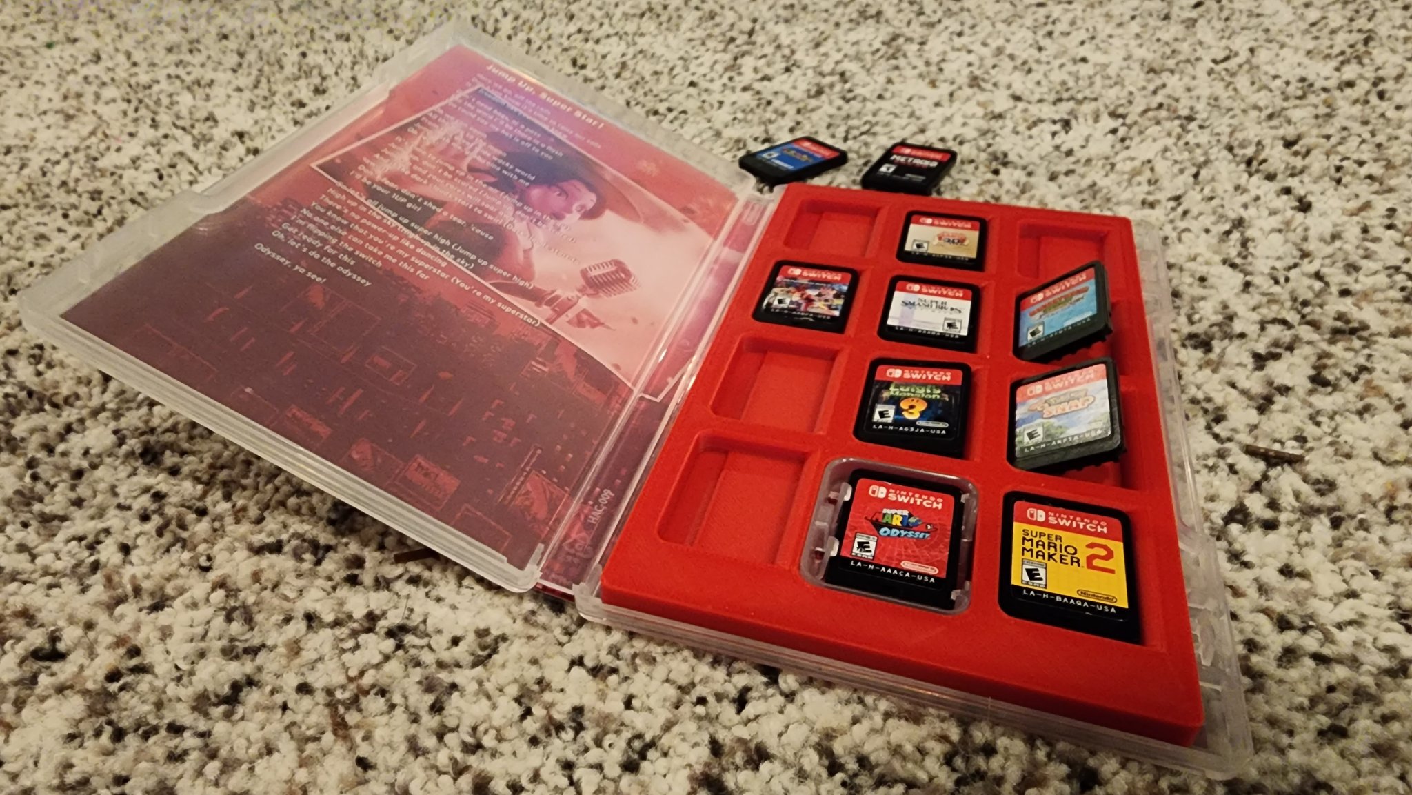 Giá đỡ cartridge cho Nintendo Switch từ hộp game có sẵn
