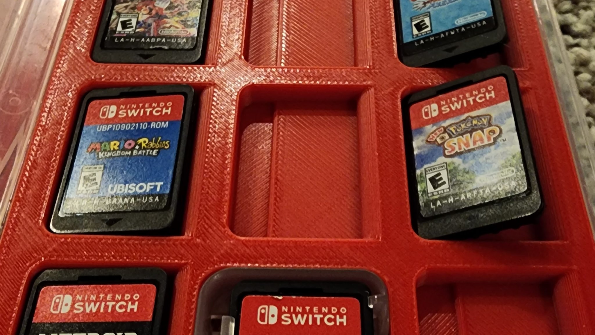 Giá đỡ cartridge cho Nintendo Switch từ hộp game có sẵn