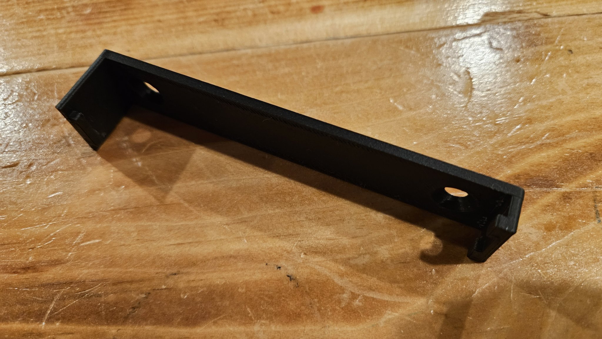 Giá đỡ tường tối giản cho NES mini