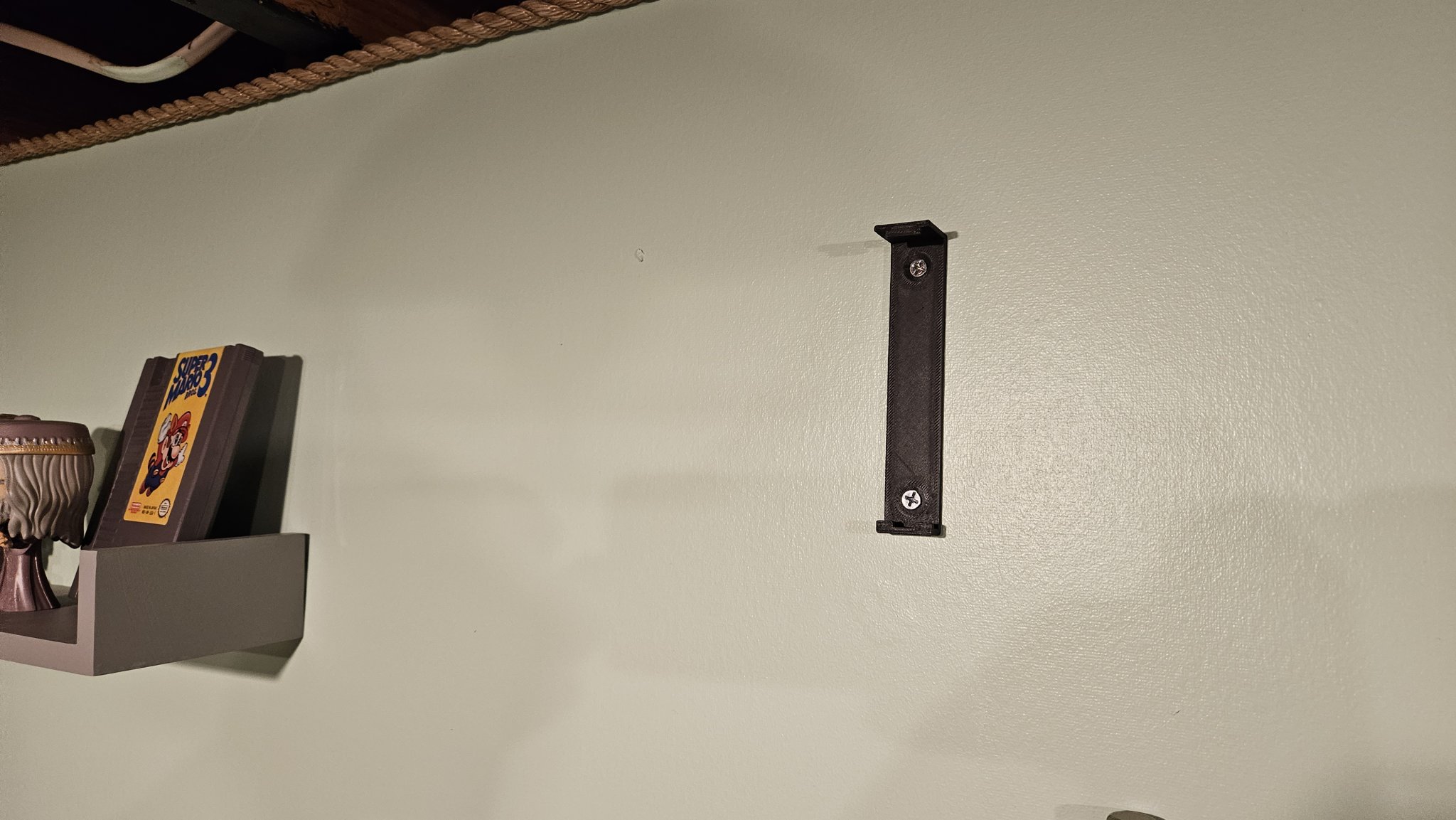 Giá đỡ tường tối giản cho NES mini