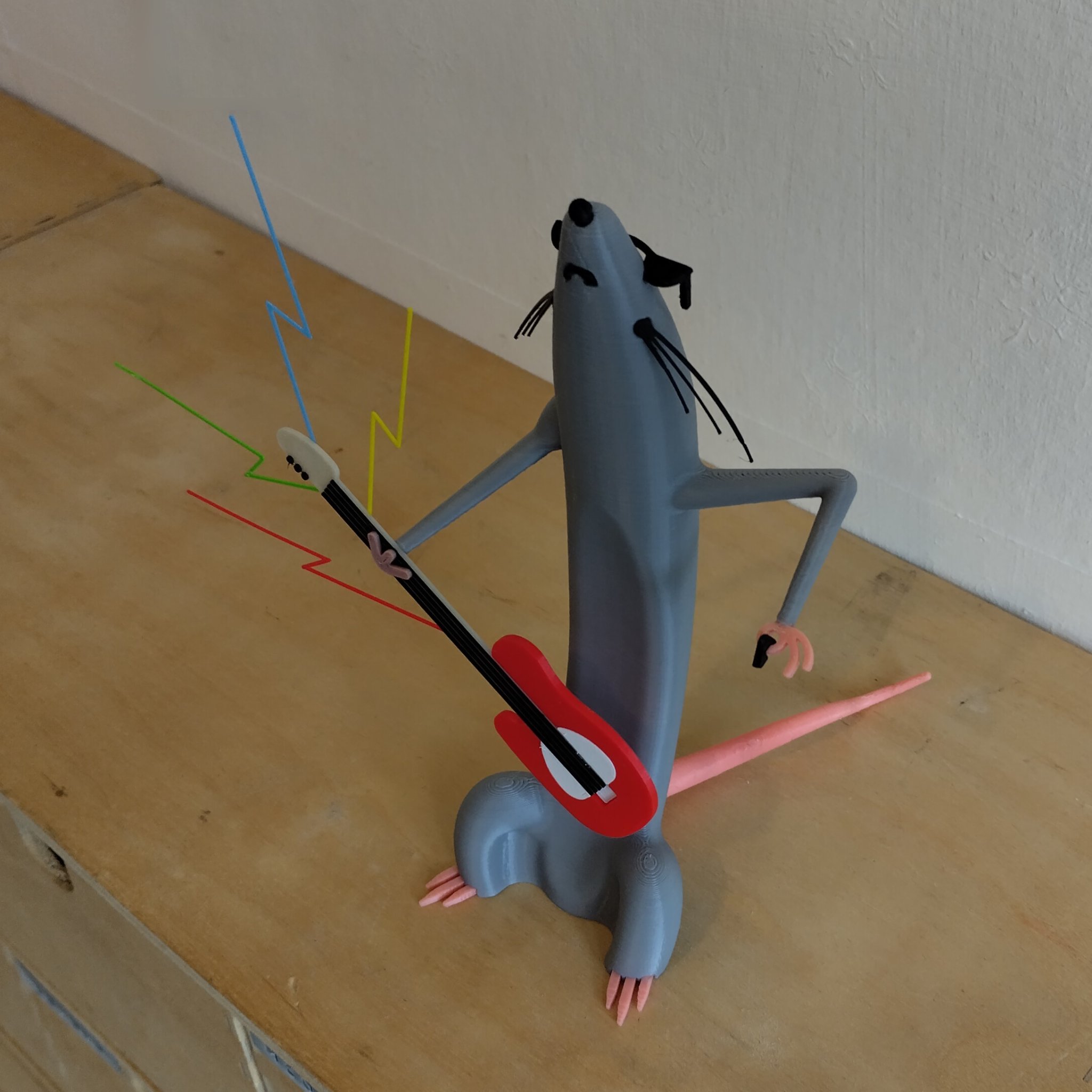 Chuột Tomska chơi guitar trong mô hình 3D thú vị